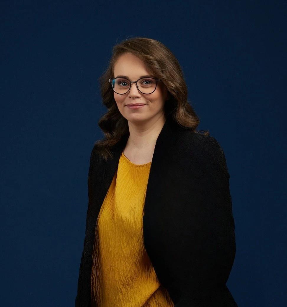 Laura Buzea - Echipa de management PPC blue